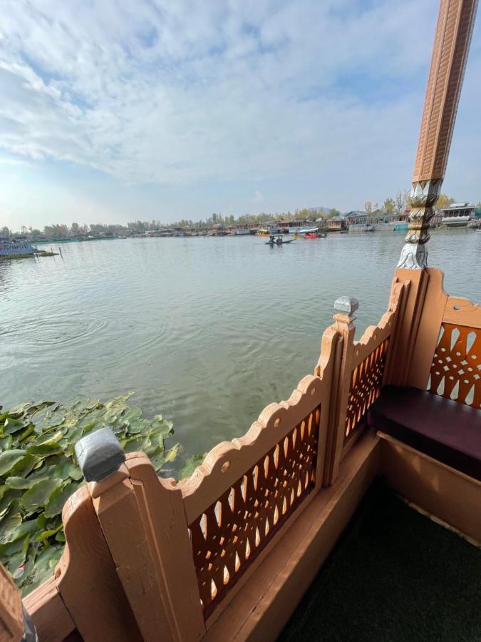 The Heritage Safina Group Of Houseboats Hotel Srīnagar Exterior foto