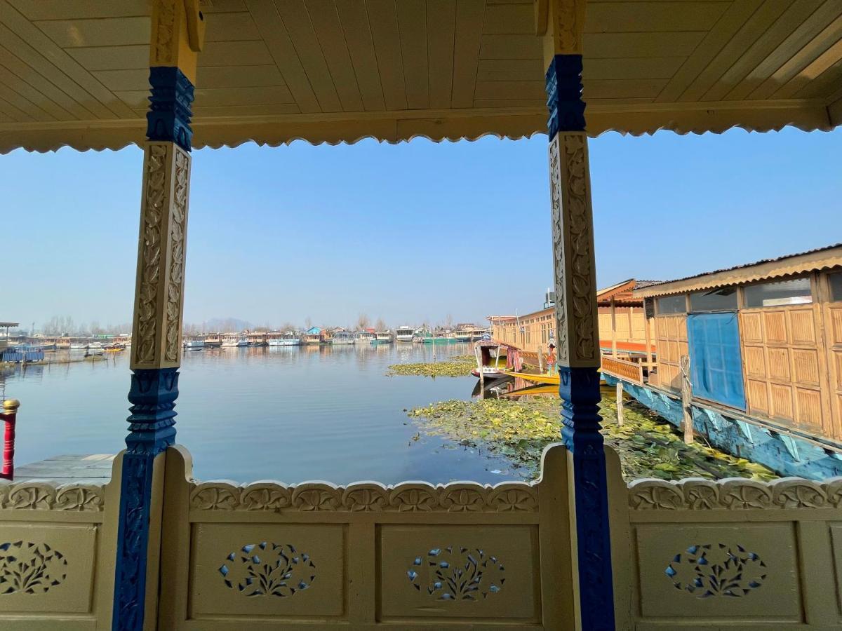 The Heritage Safina Group Of Houseboats Hotel Srīnagar Exterior foto