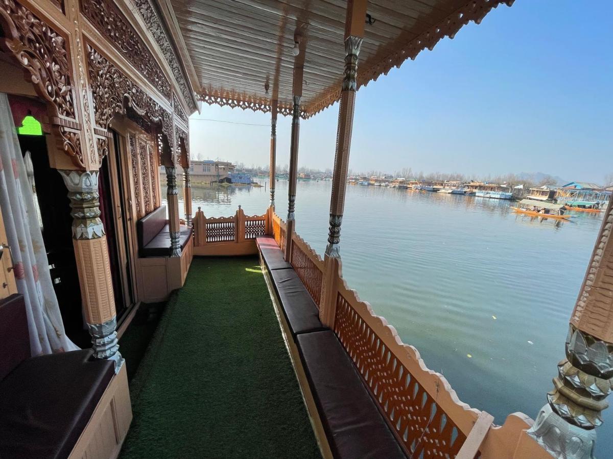 The Heritage Safina Group Of Houseboats Hotel Srīnagar Exterior foto